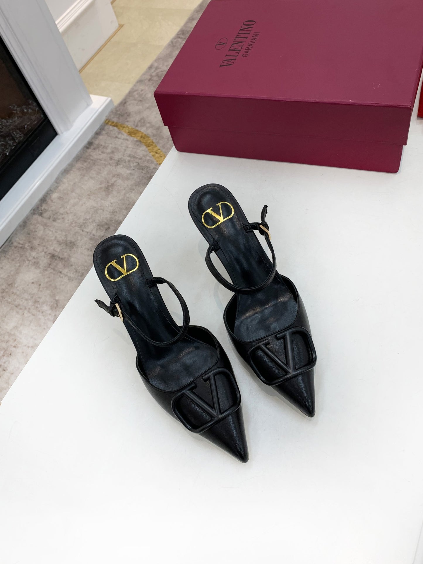 2YVL28ZDE Stylish leather High heels