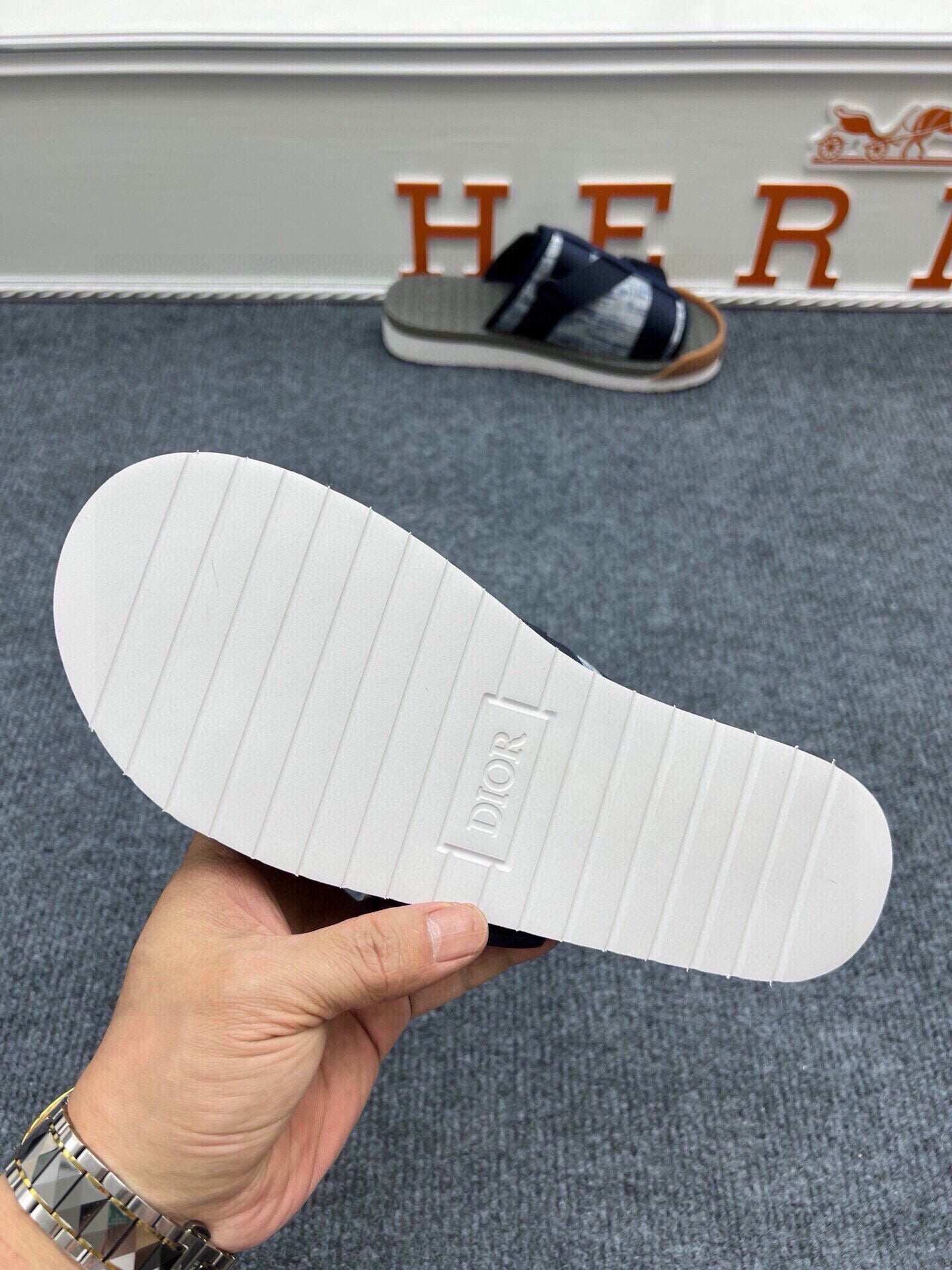 535ZD305ZDE Stylish Slippers