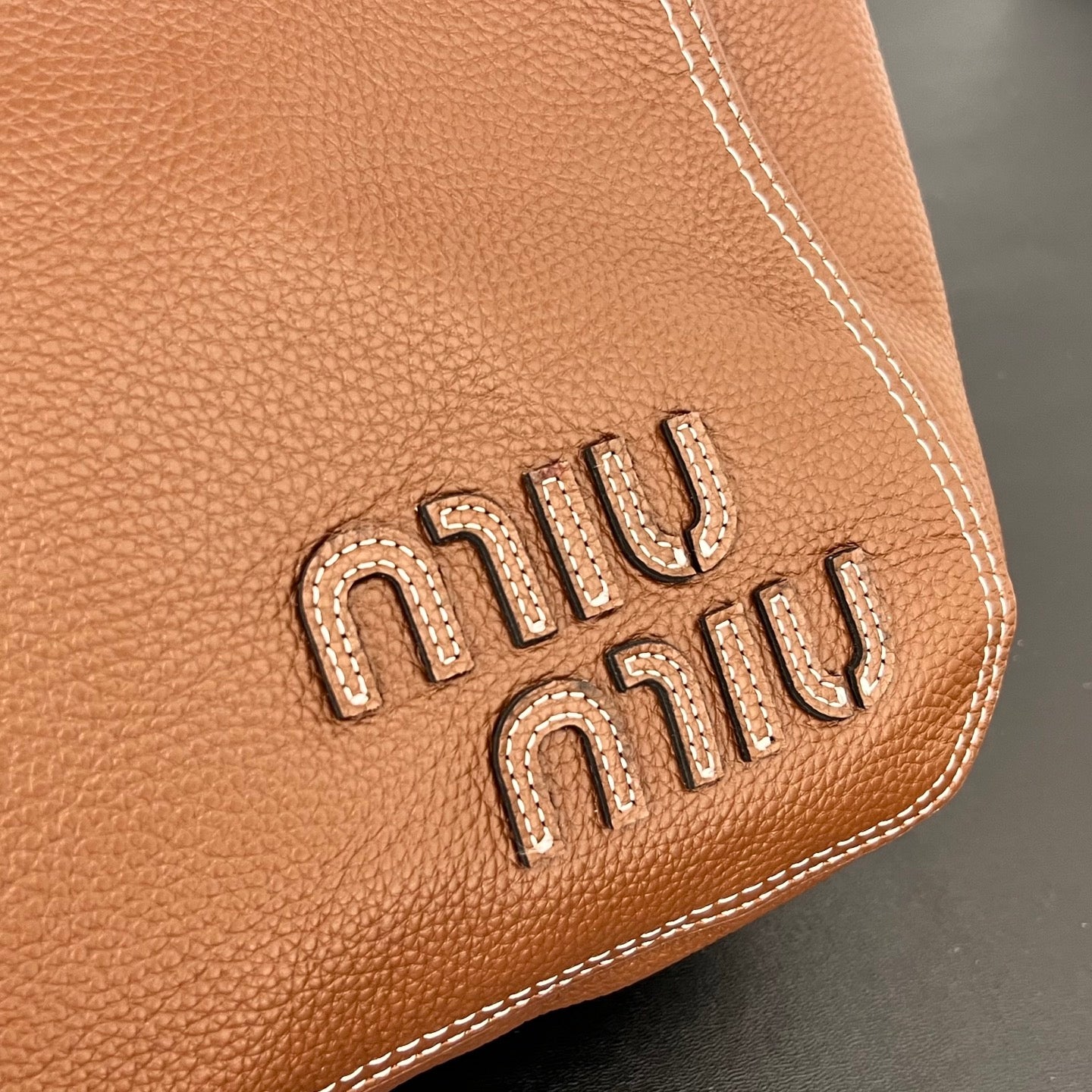 15RA3BDE Stylish leather bag