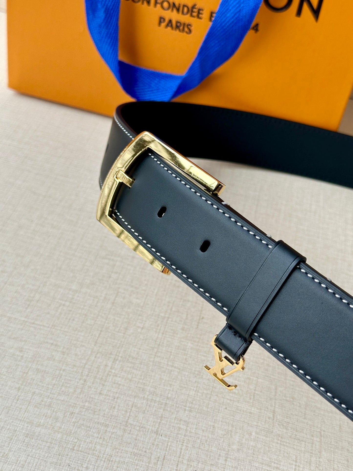 1WE161PDE Stylish High quality belt With full package