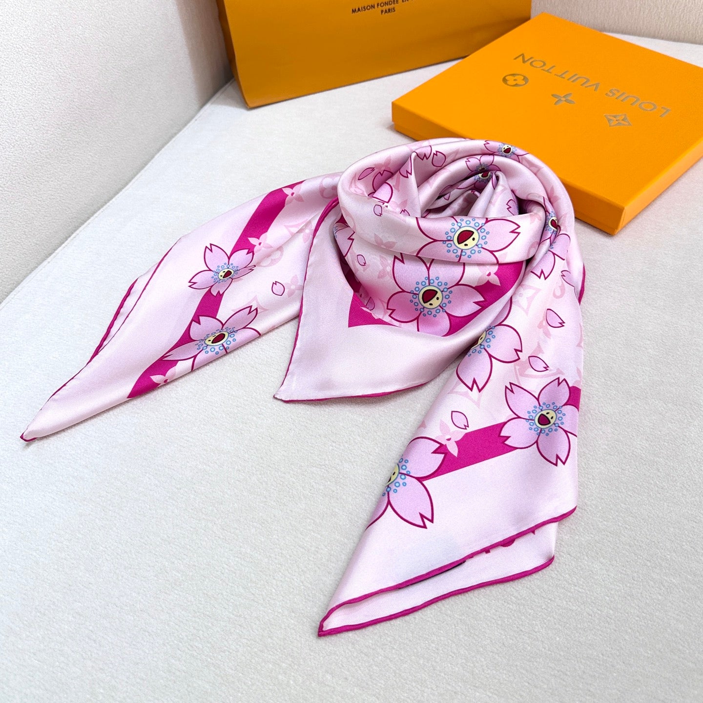 155NE62WDE Stylish Silk Scarve