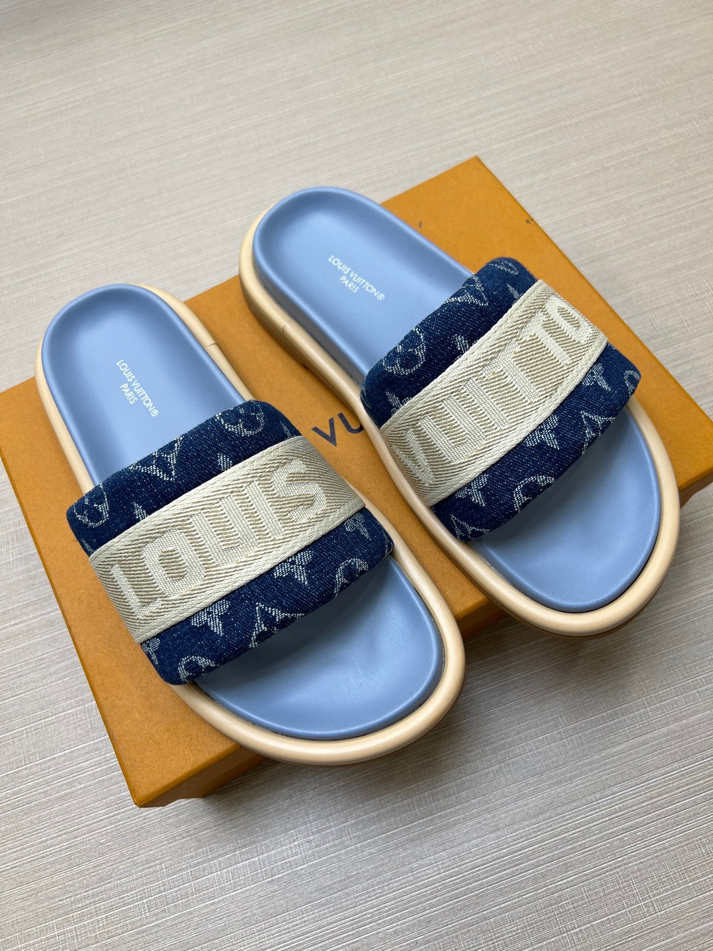 535ZE301ZDE Stylish Slippers
