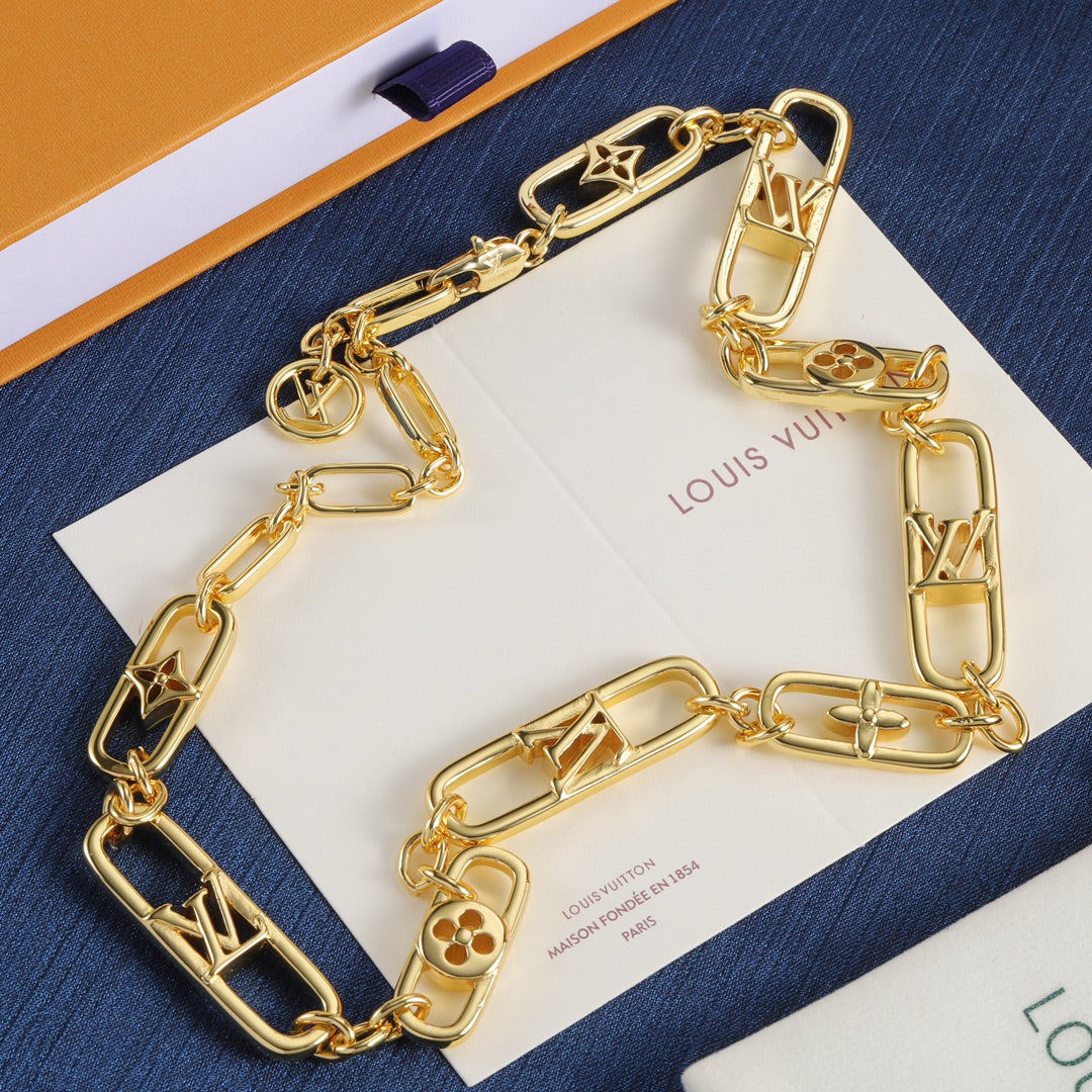175R35XDE Stylish Necklaces