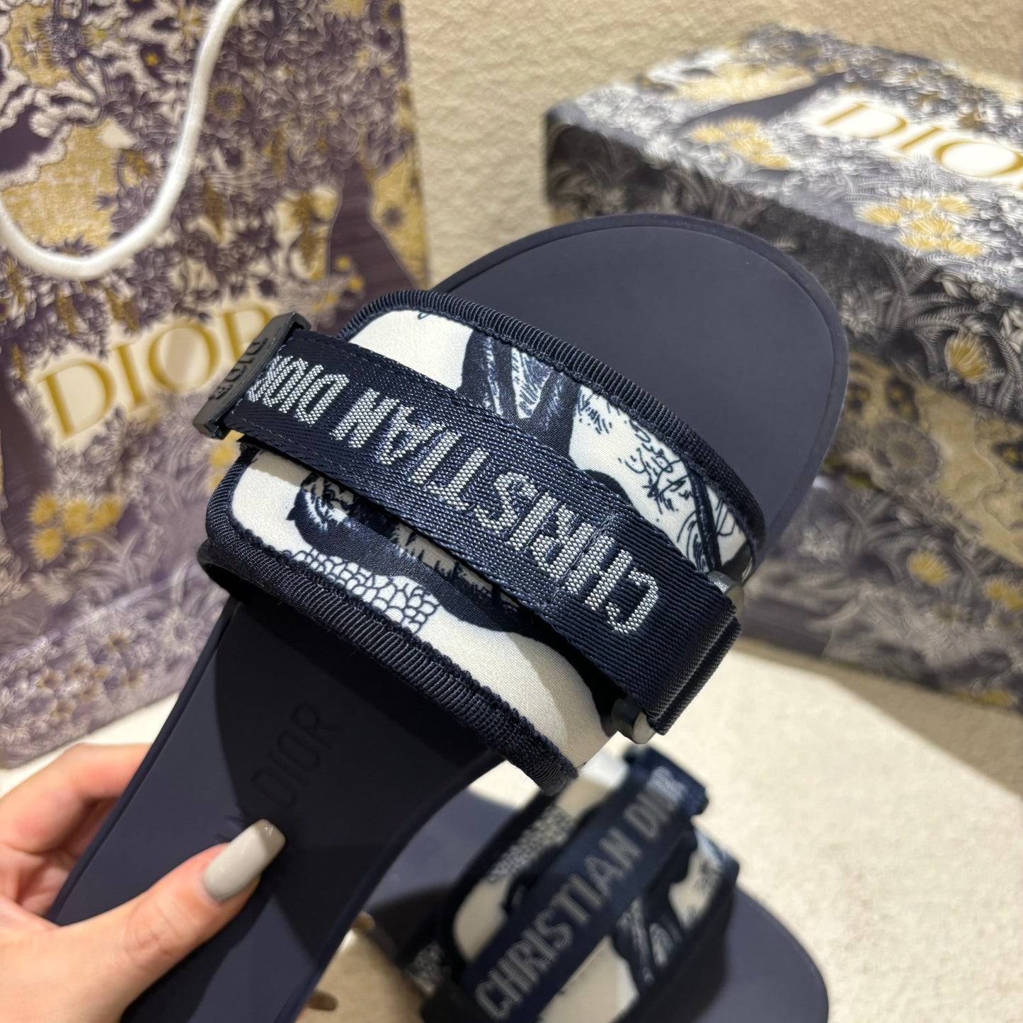 14D17ZDE Stylish slippers