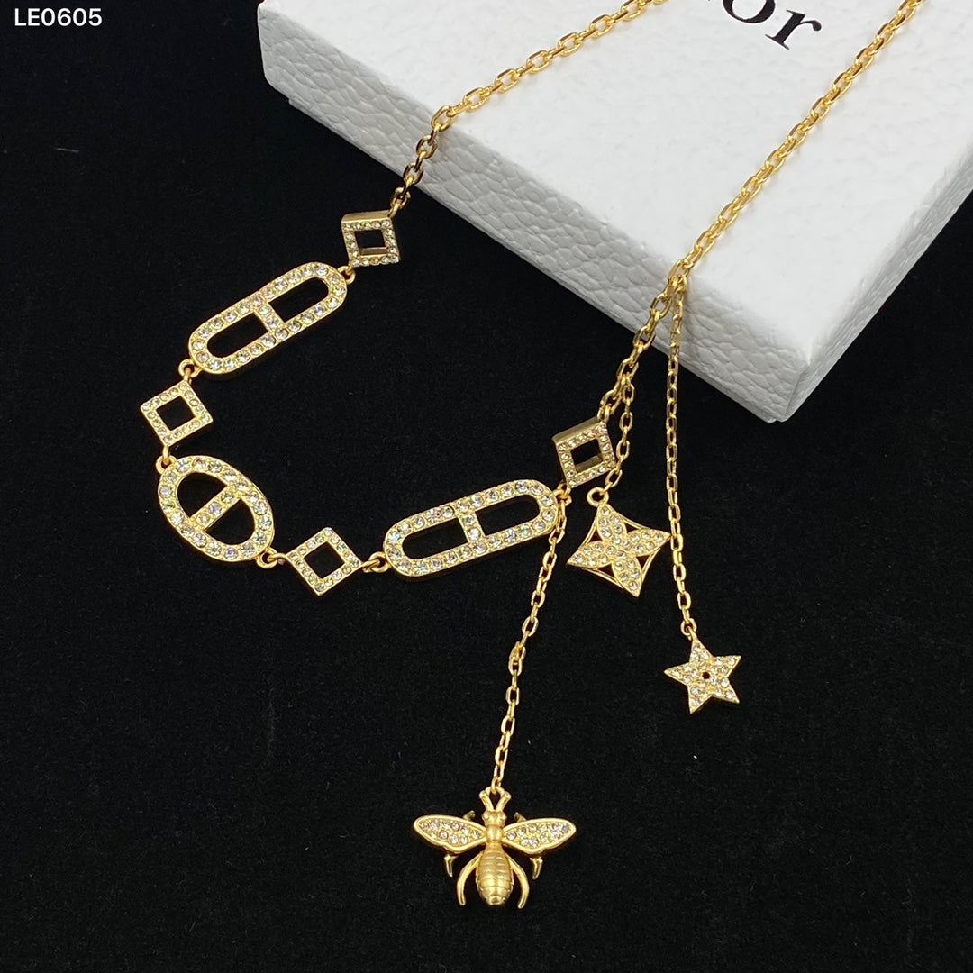 1YD197XDE Stylish Necklaces