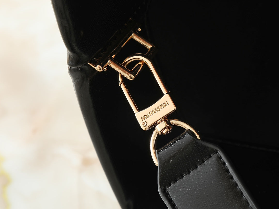 15XE9BDE Stylish leather bag