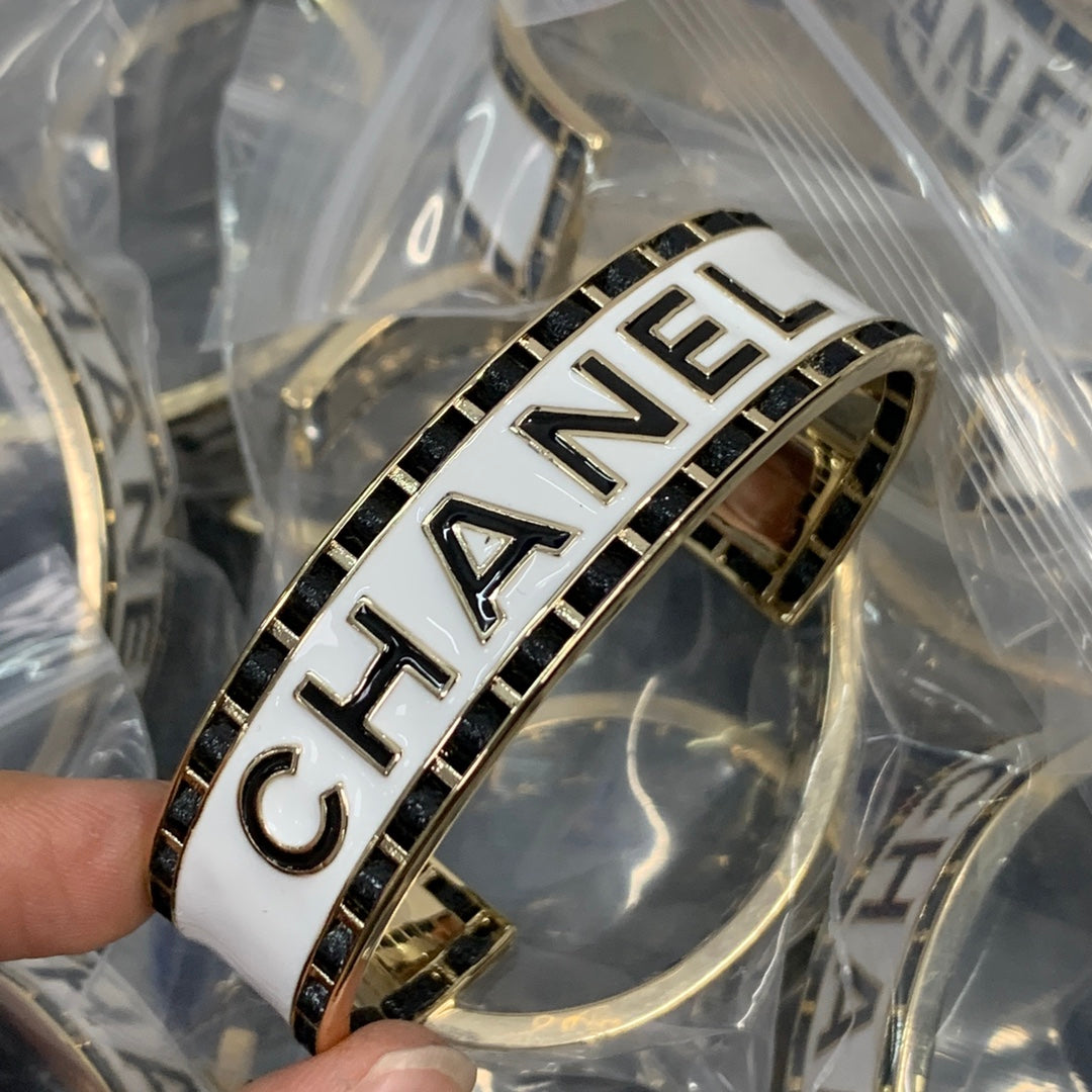 84C12kDE Stylish Bracelets