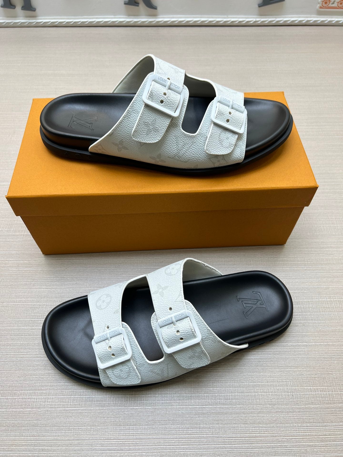 54E58ZDE Stylish slippers