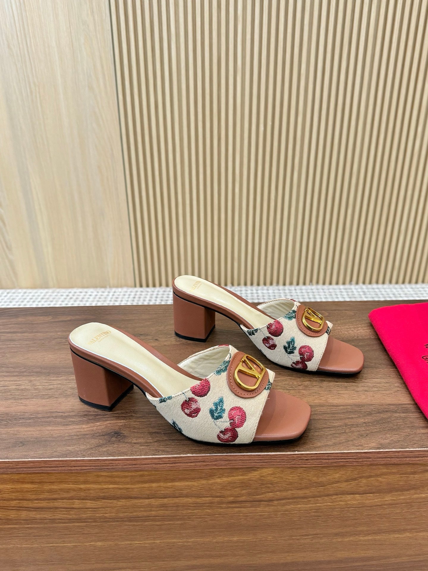 255QVL32ZDE Stylish leather shoes