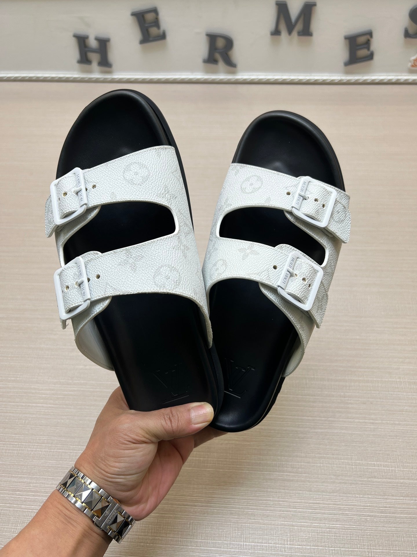 54E58ZDE Stylish slippers