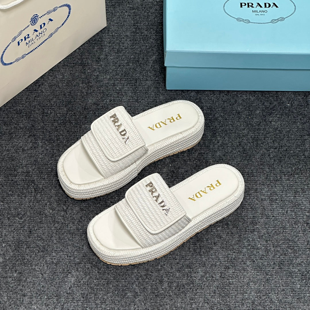 14PD24ZDE Stylish slippers