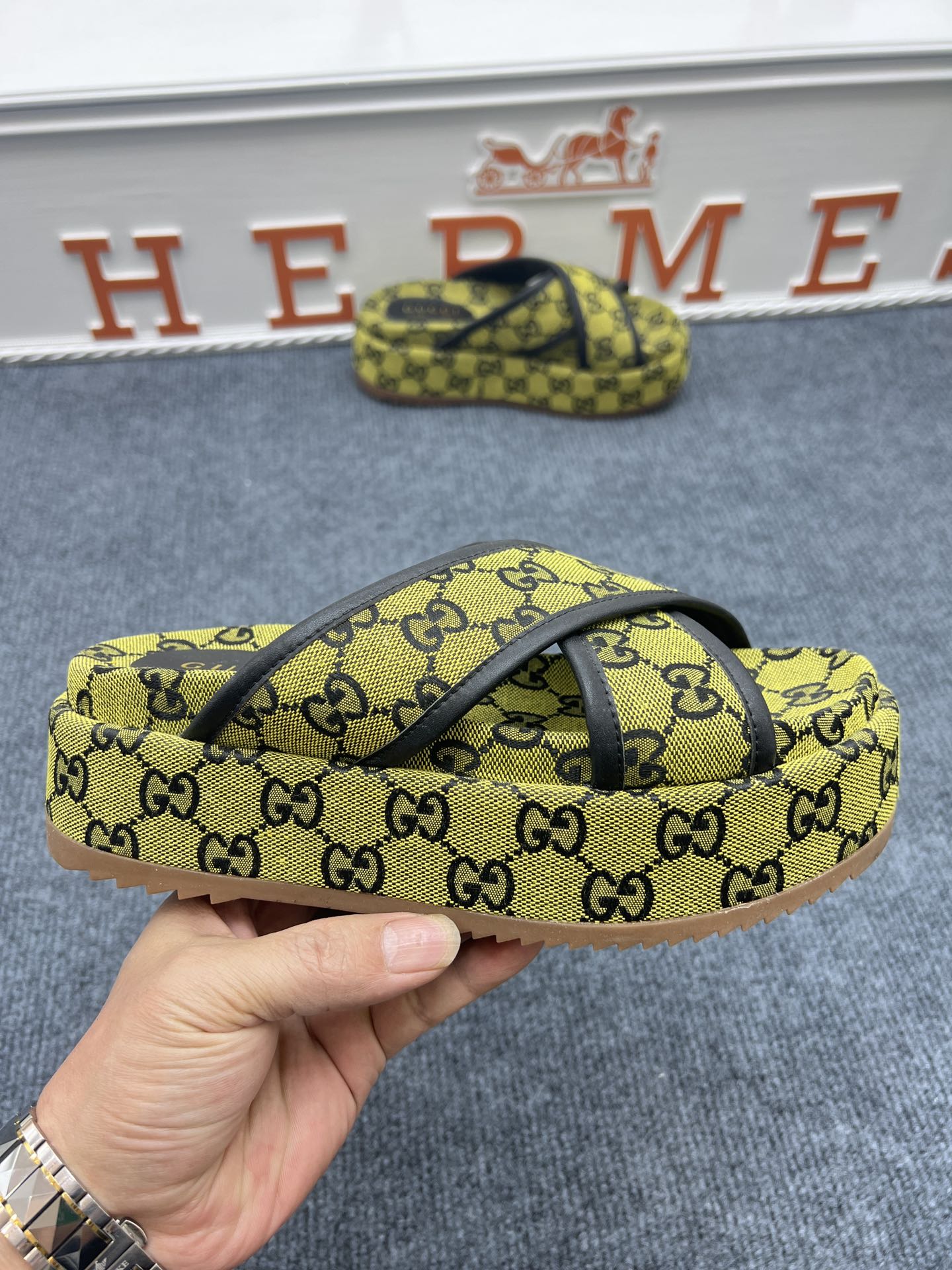 5YB69ZDE Stylish Slippers