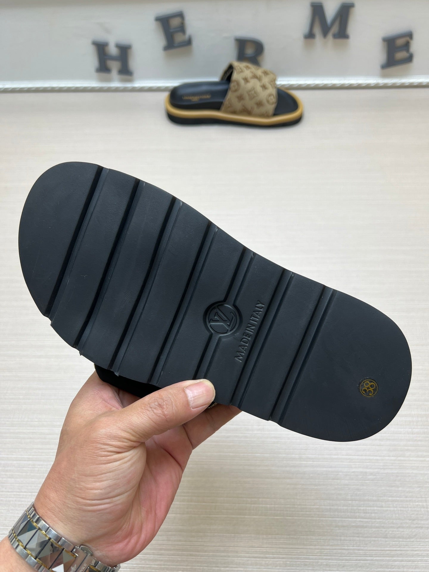 54E100ZDE Stylish slippers Sole thickness 5cm