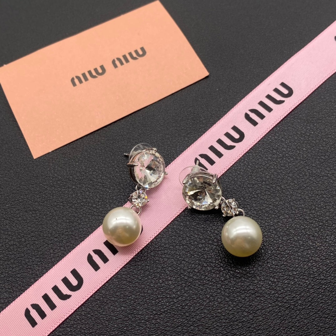 14A999EDE Stylish Earrings