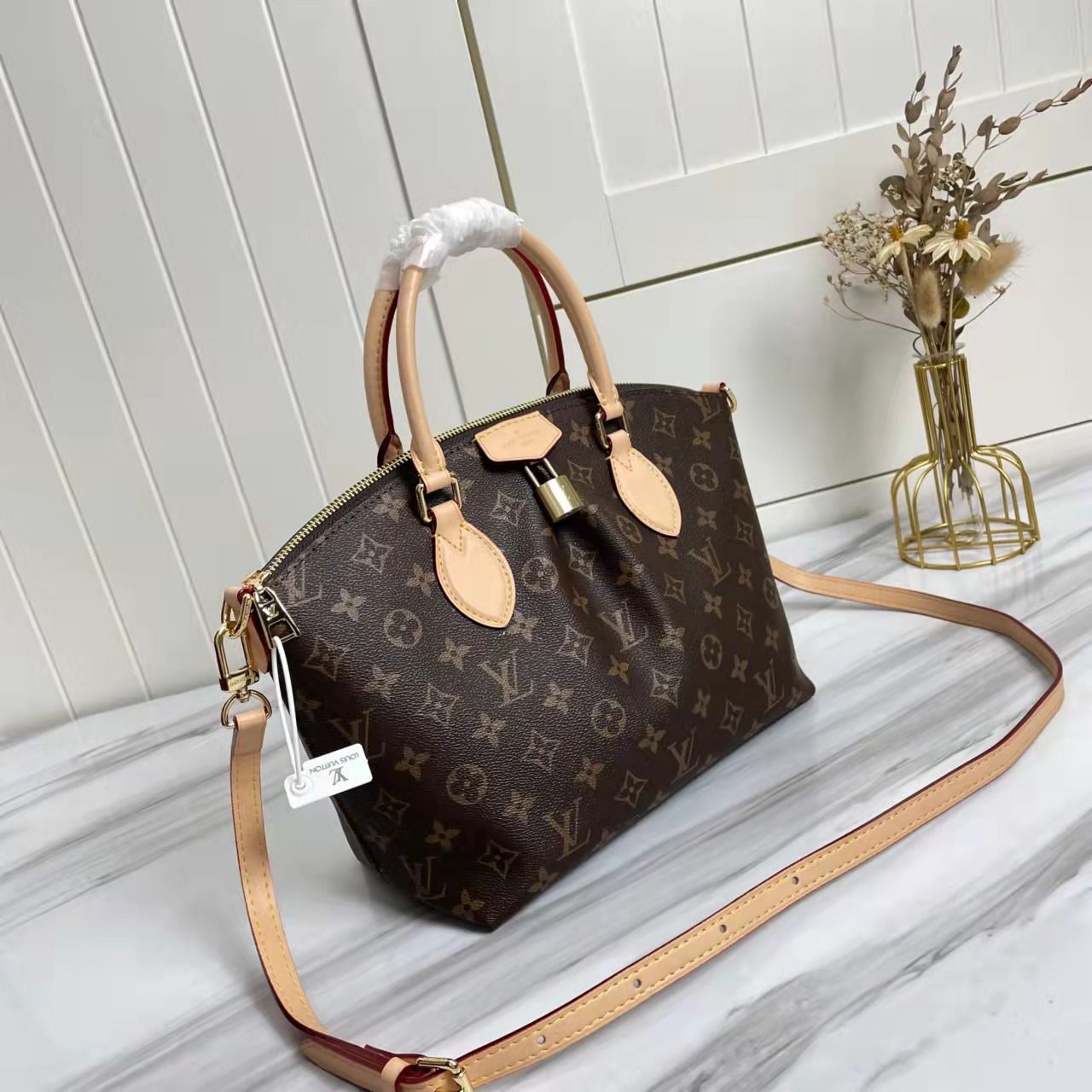 2EE1BDE Stylish leather bag