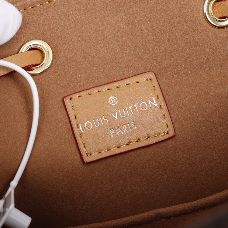 1E067BDE Stylish leather bag