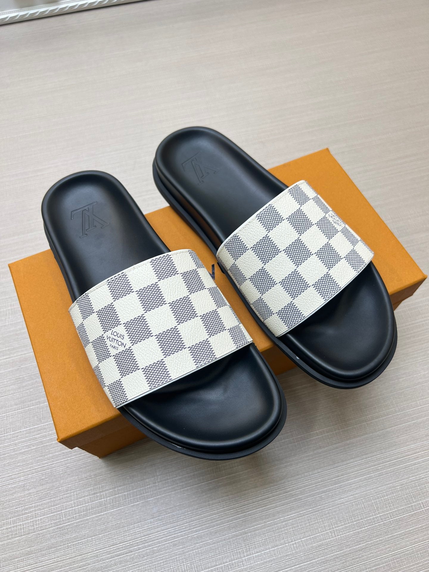 54E61ZDE Stylish slippers