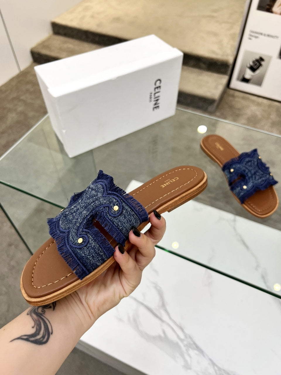 255QA25ZDE Stylish leather shoes
