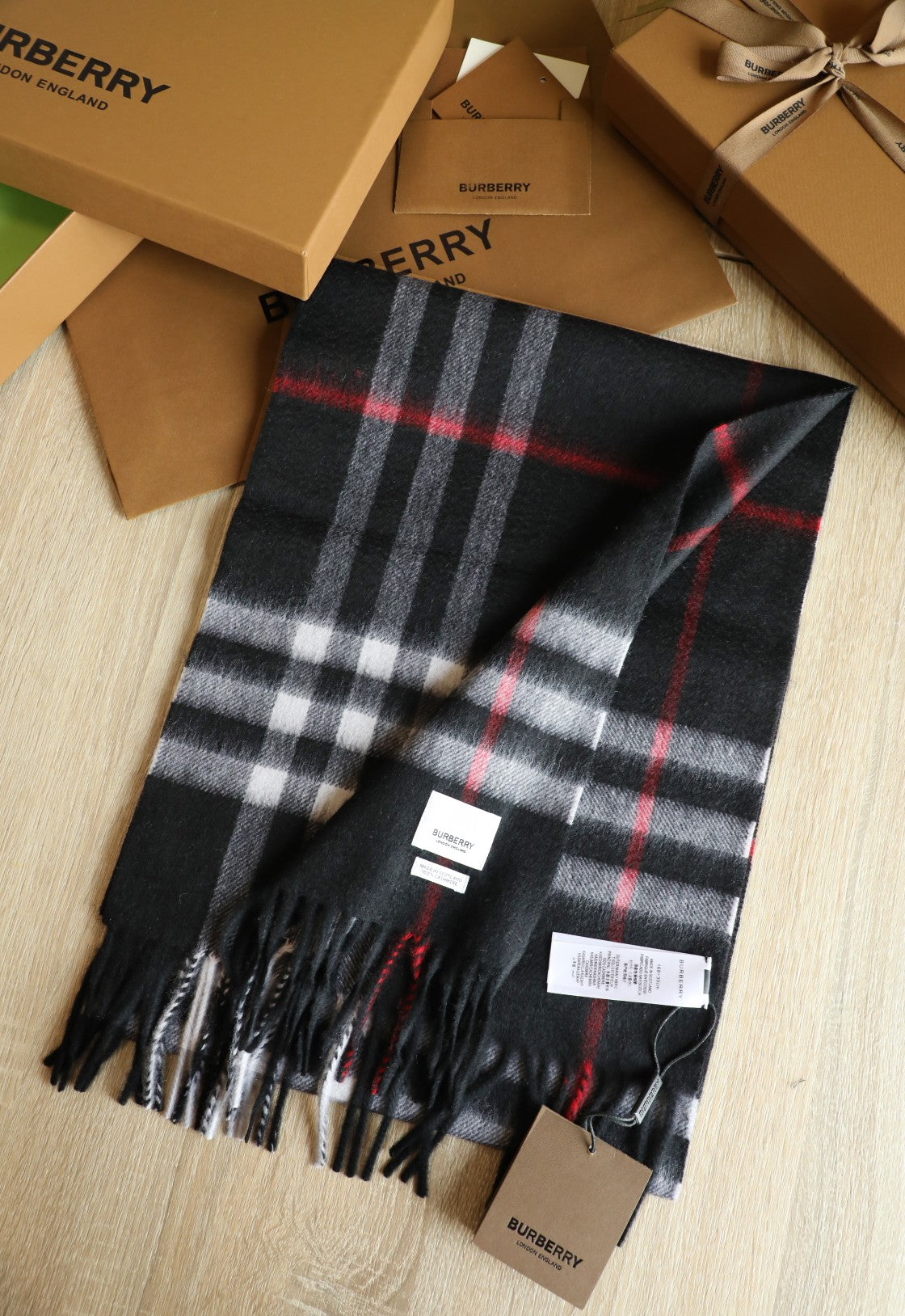 185ZR3WDE Stylish Winter Scarves