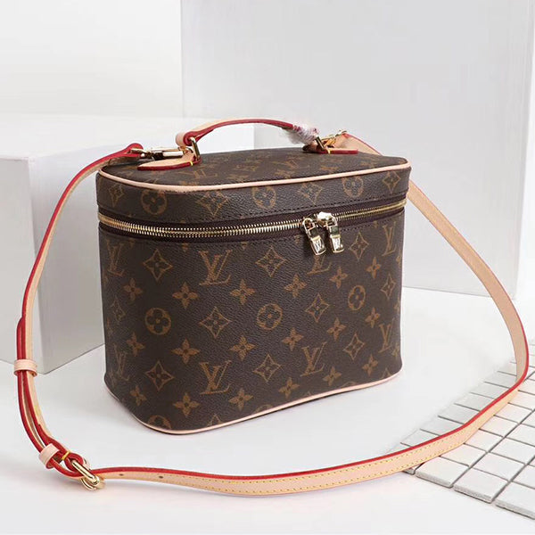 1E104BDE Stylish leather bag
