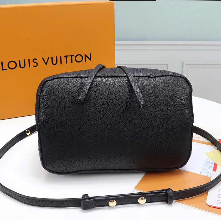 1E81BDE Stylish leather bag