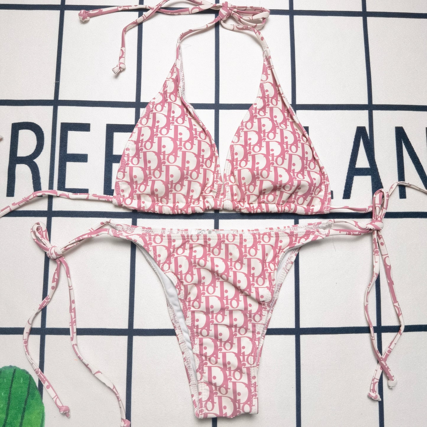 14D240YDE Stylish Bikini swimsuit