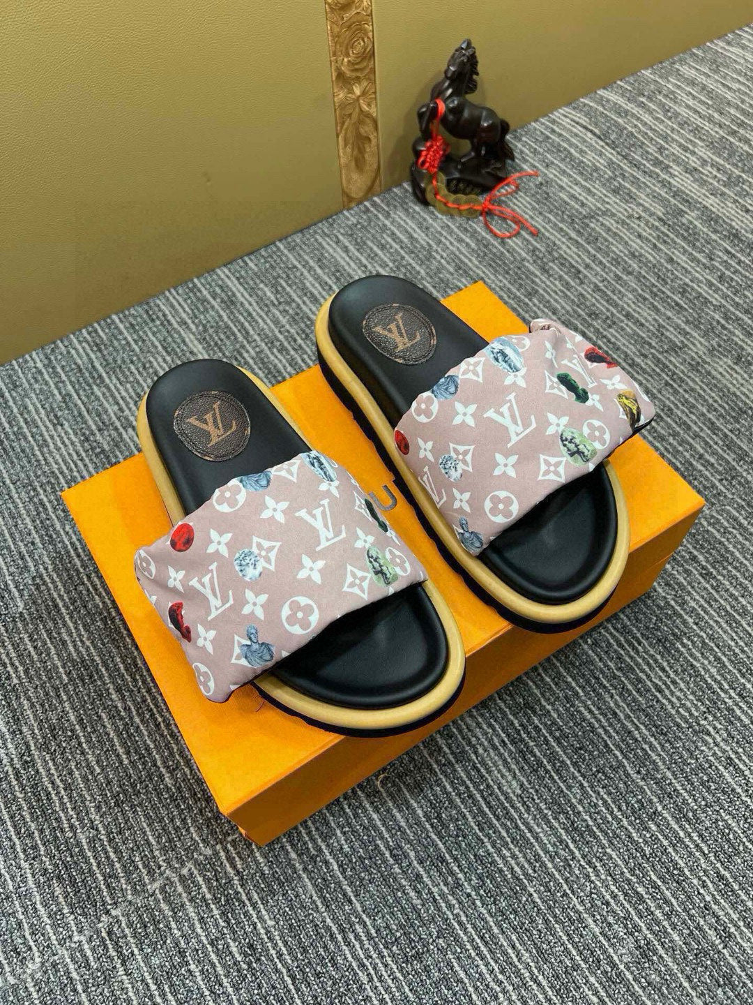 5QE12ZDE Stylish Slippers