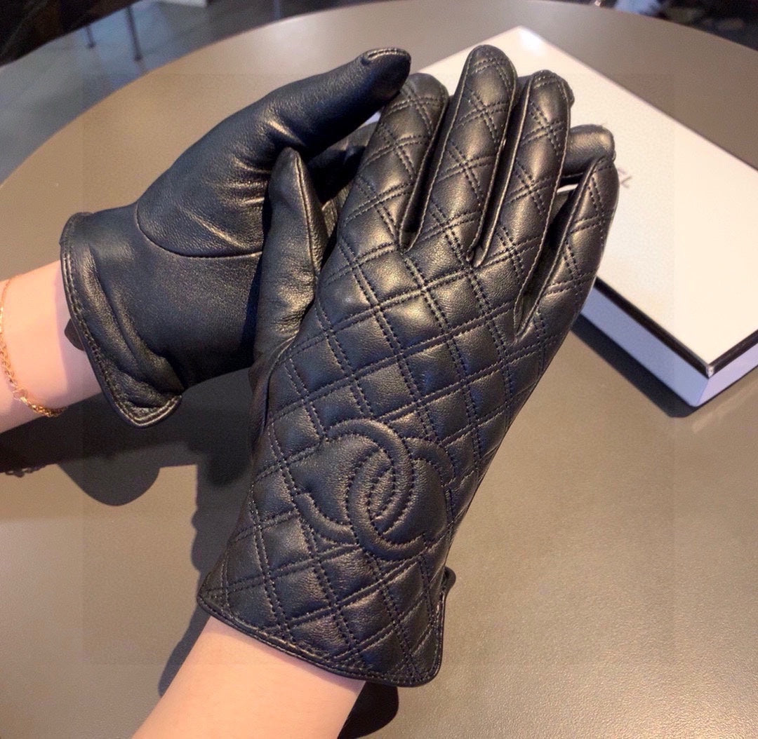 14C34SDE Stylish sheepskin gloves
