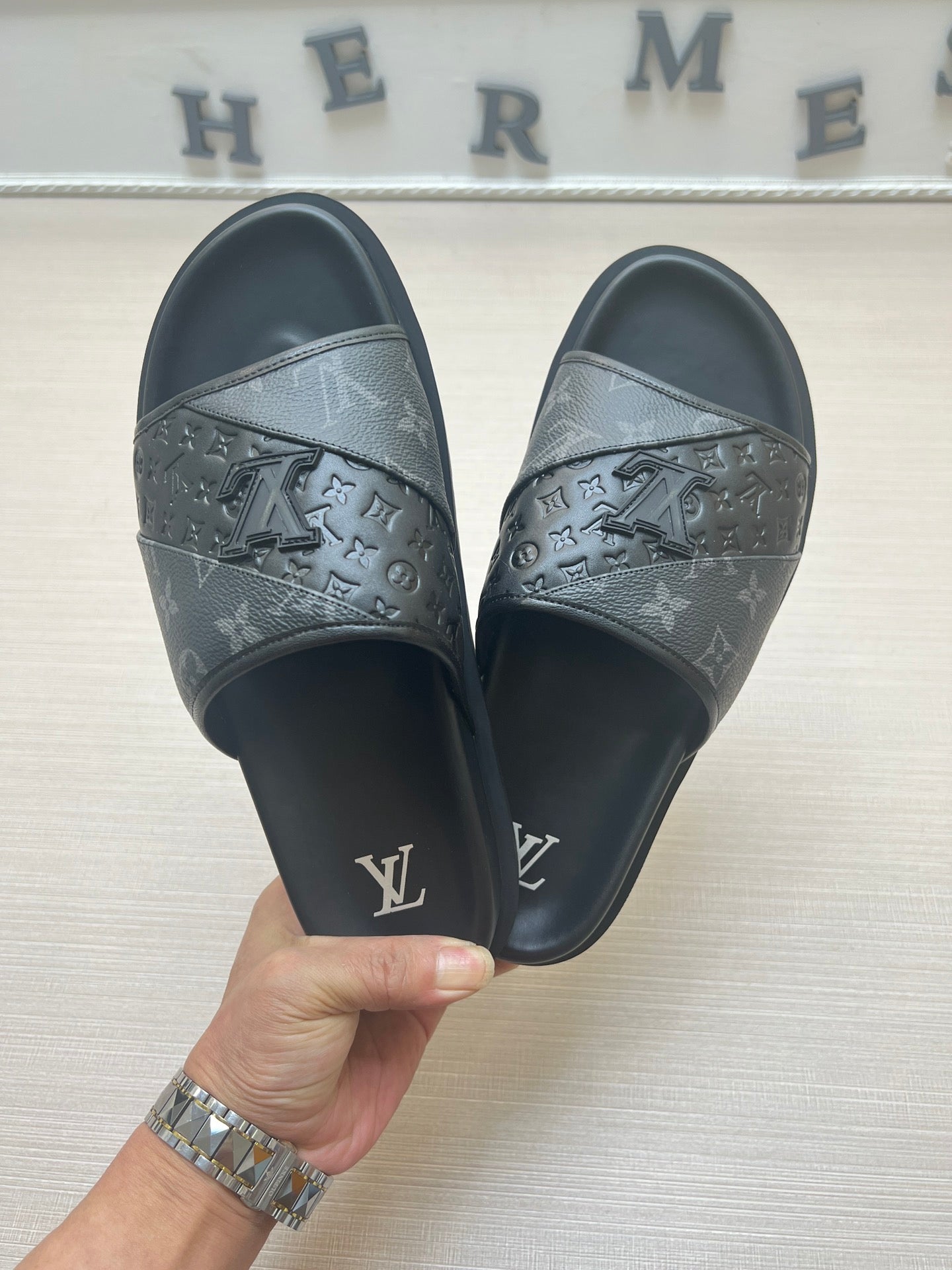 54E2ZDE Stylish slippers