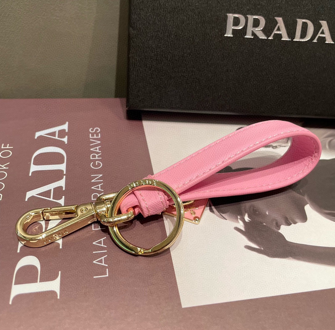 14PD55ADE Stylish key closure