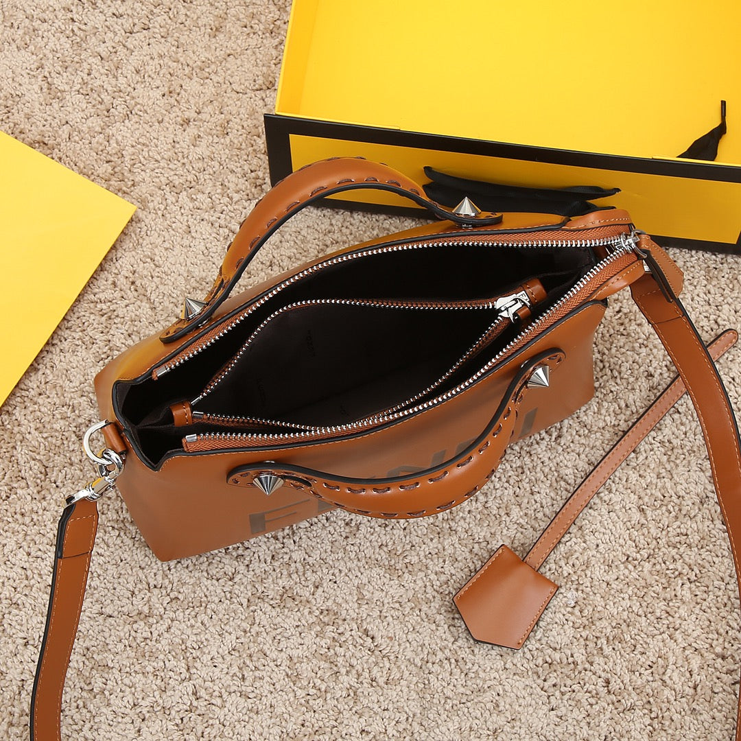 5F41BDE Stylish leather bag