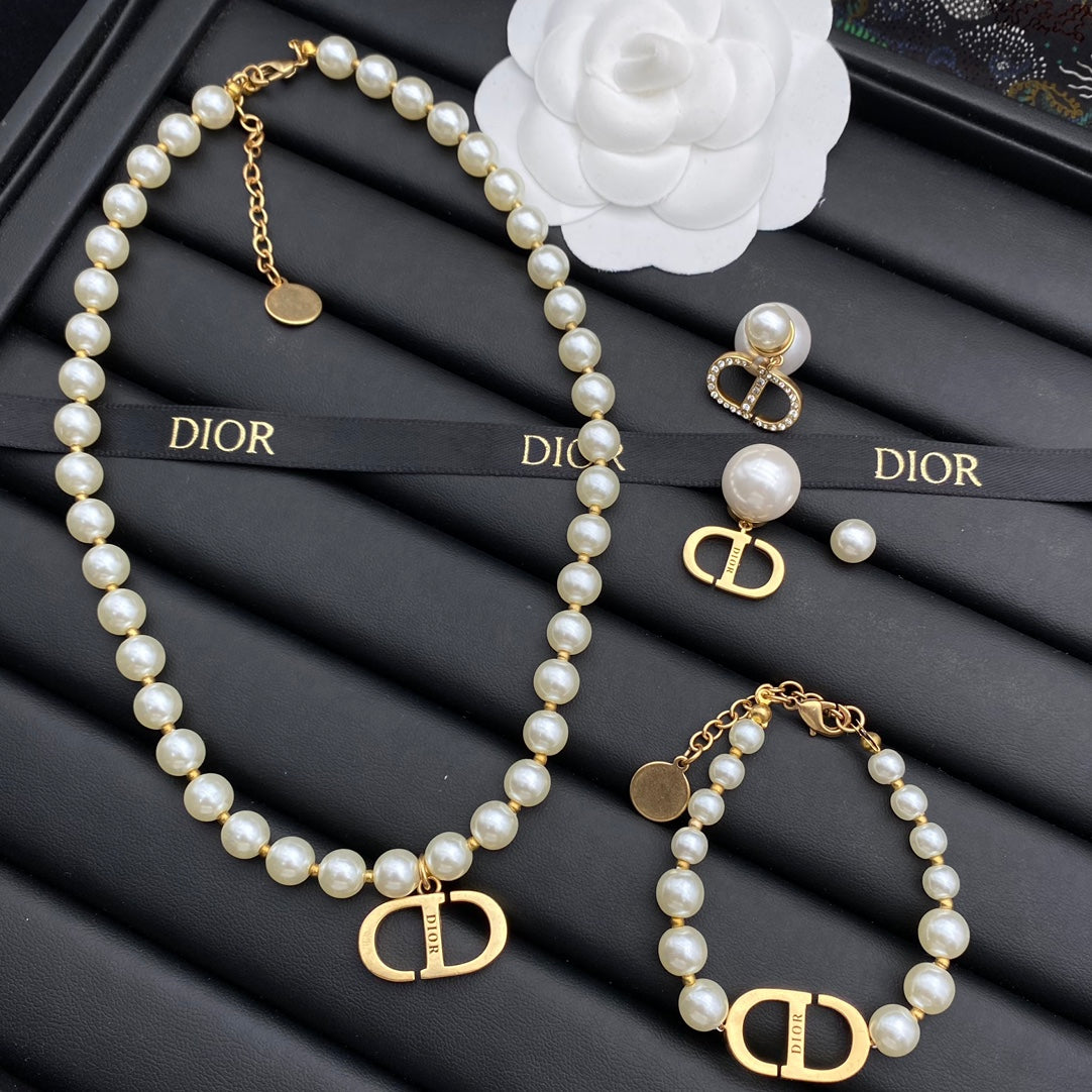 1D166XDE Stylish Earrings