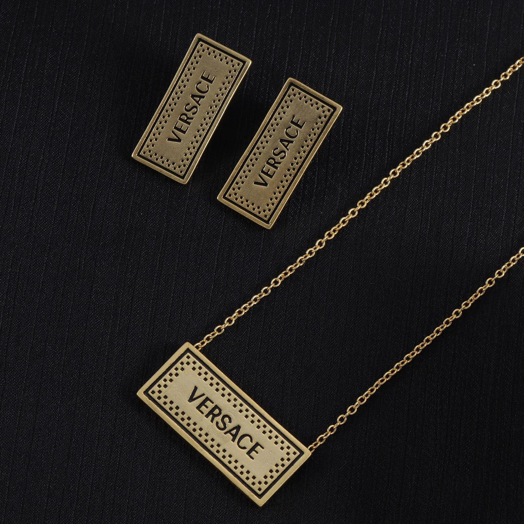 14V319XDE Stylish Earrings Necklaces