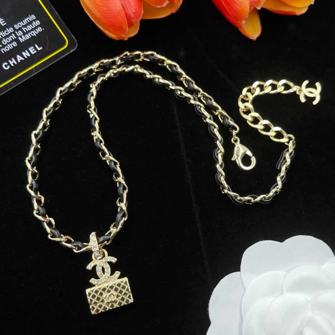 14C920XDE Stylish Necklaces