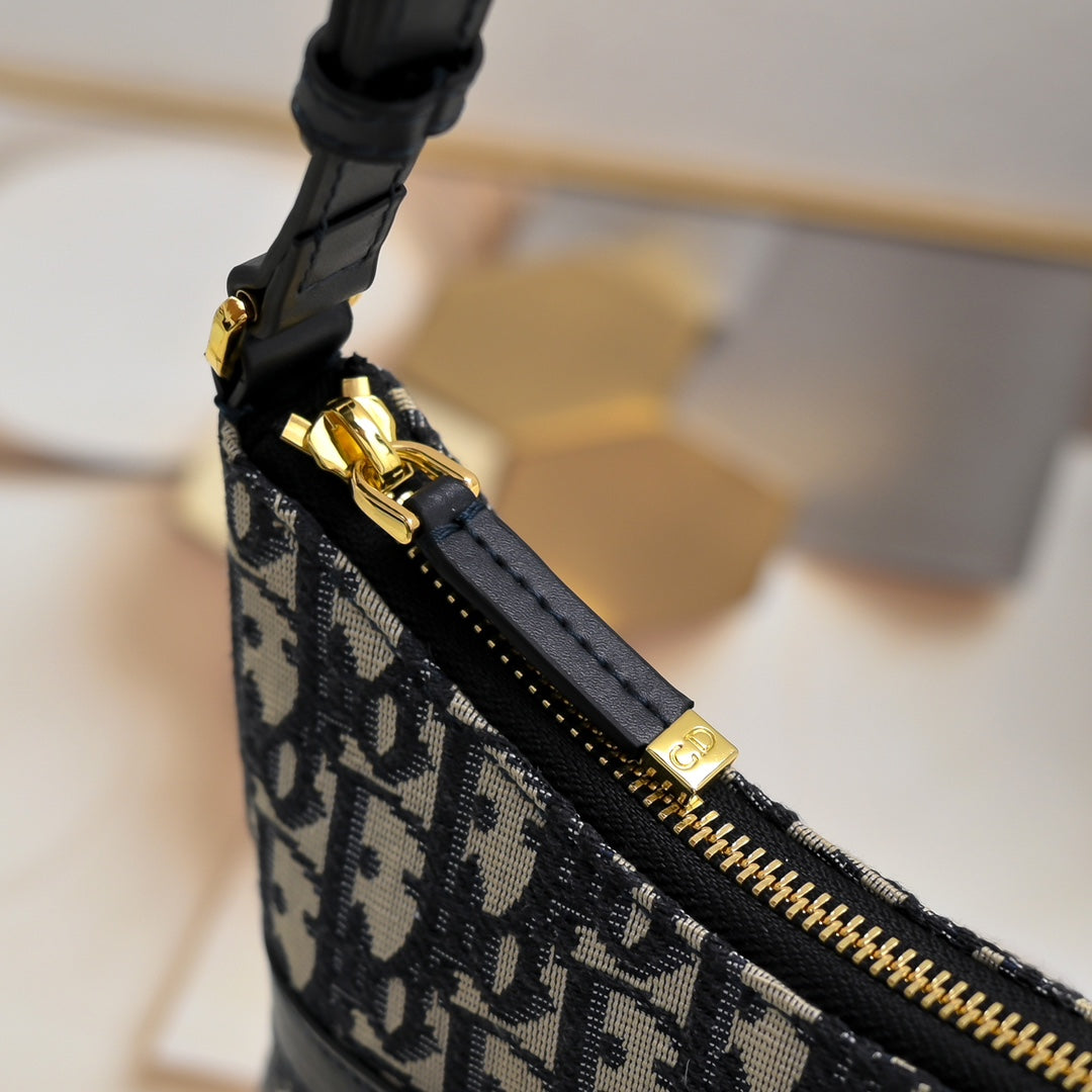 165ND100BDE Stylish leather bag