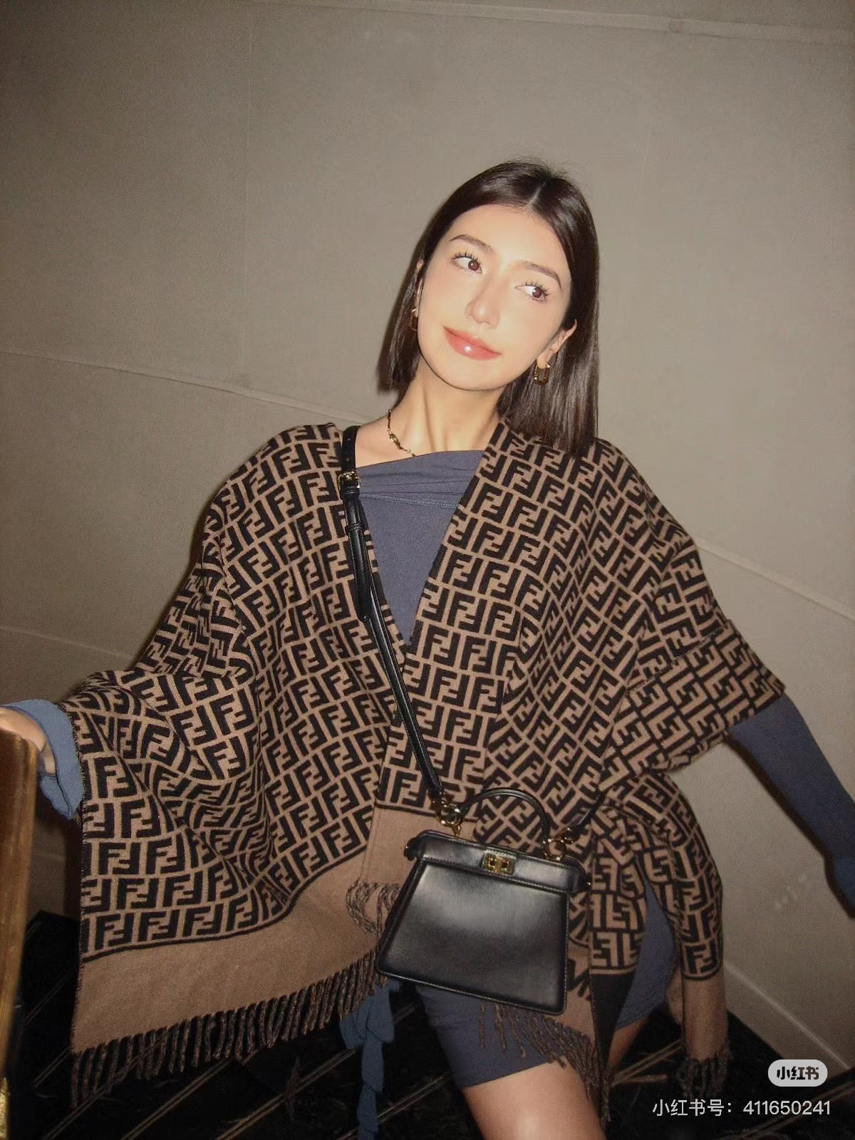 175RF51WDE Stylish double-sided usable cape