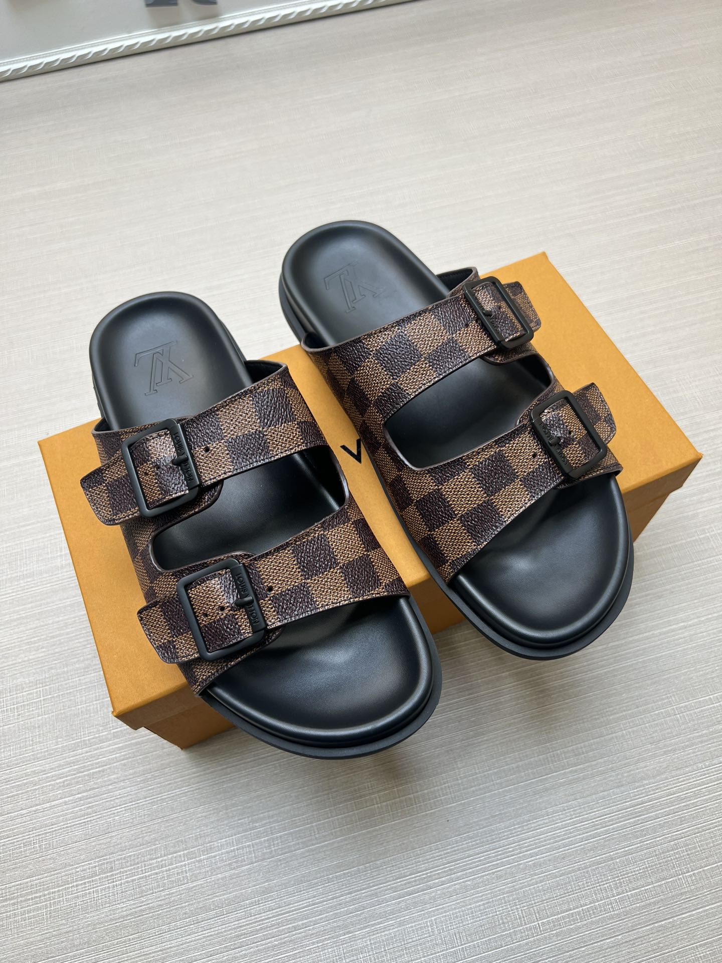 54E60ZDE Stylish slippers