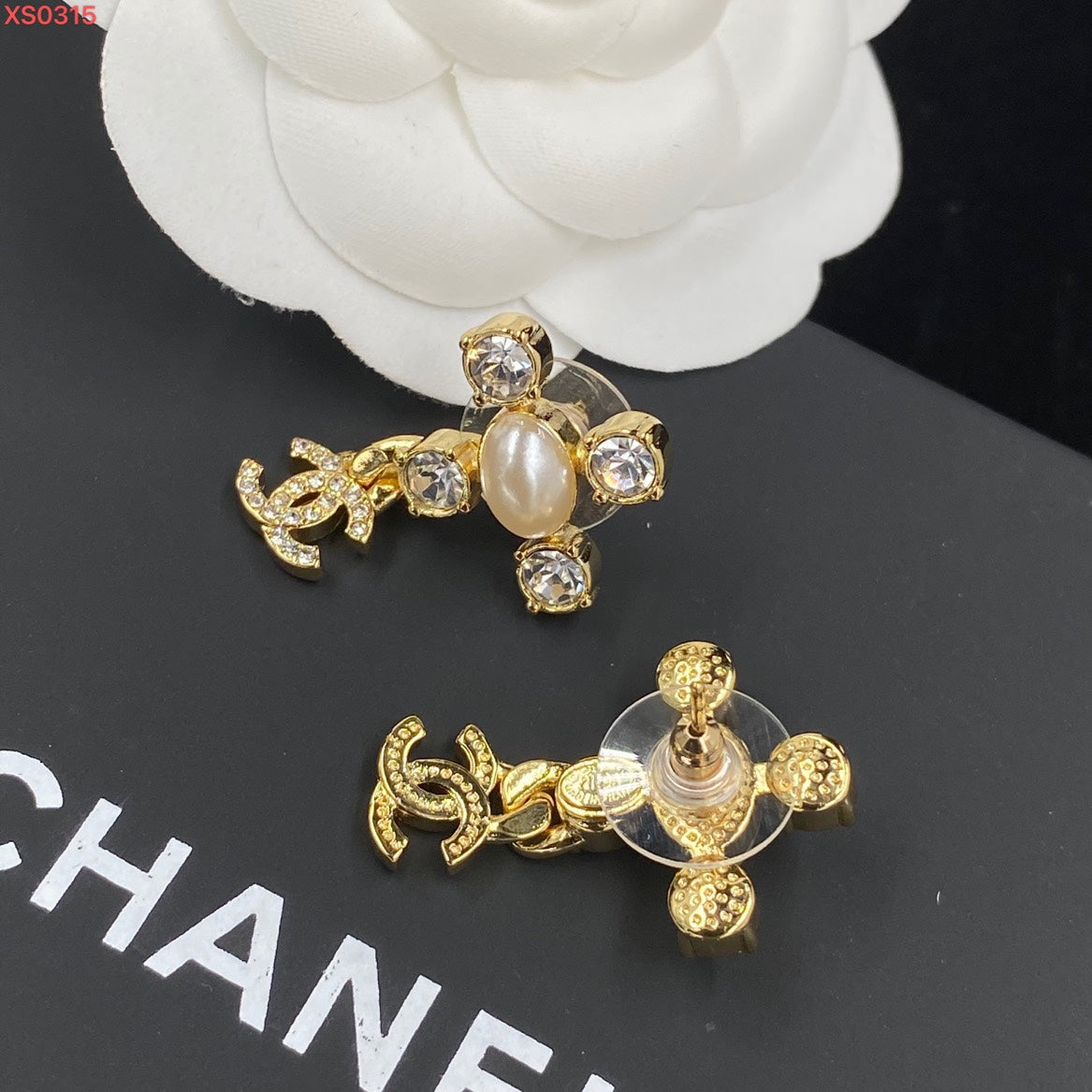 1YC40EDE Stylish Earrings