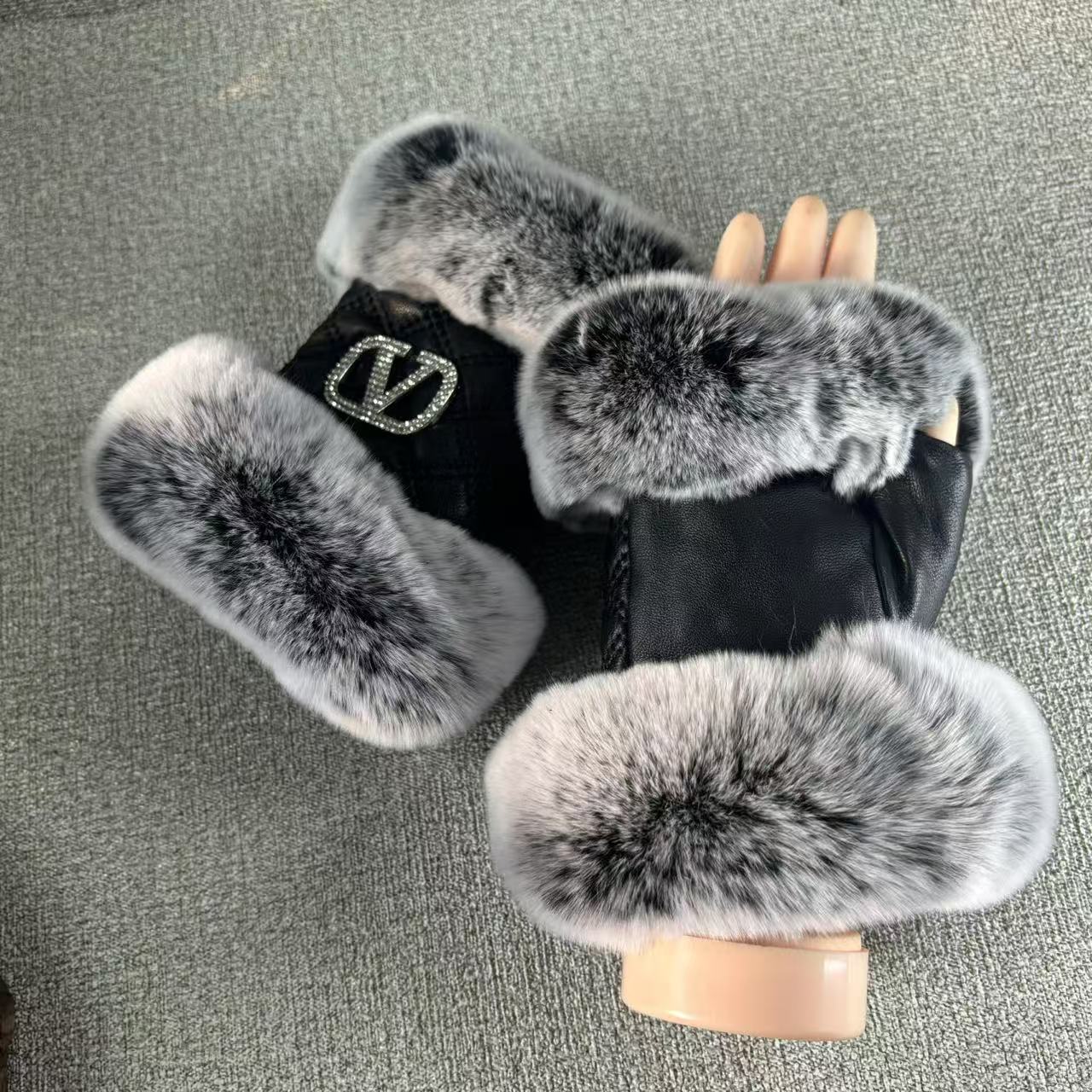 24VL102SDE Stylish gloves