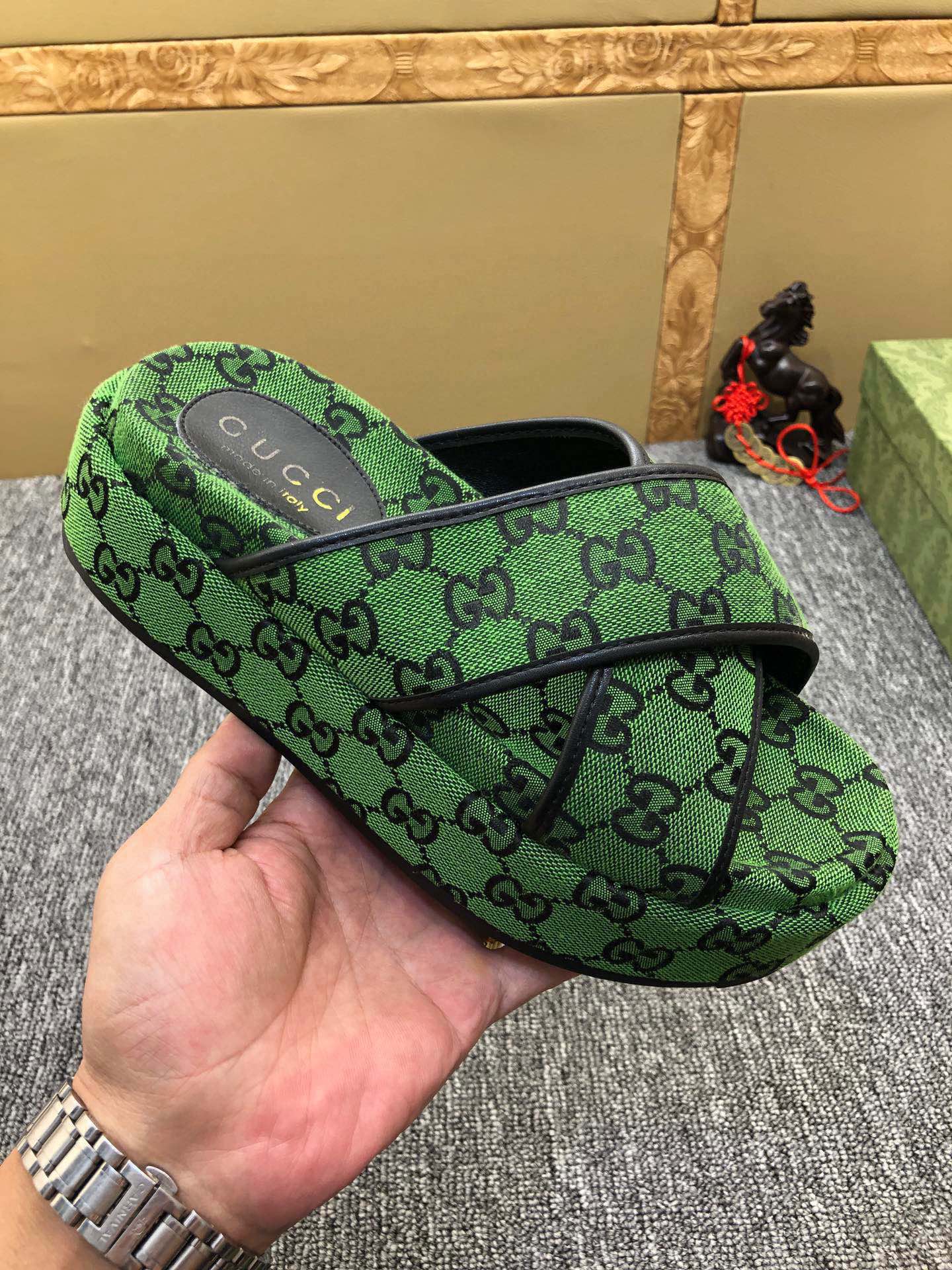5YB69ZDE Stylish Slippers
