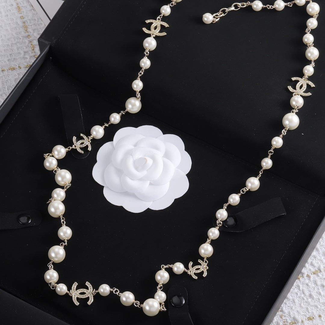 15NC18XDE Stylish Necklaces