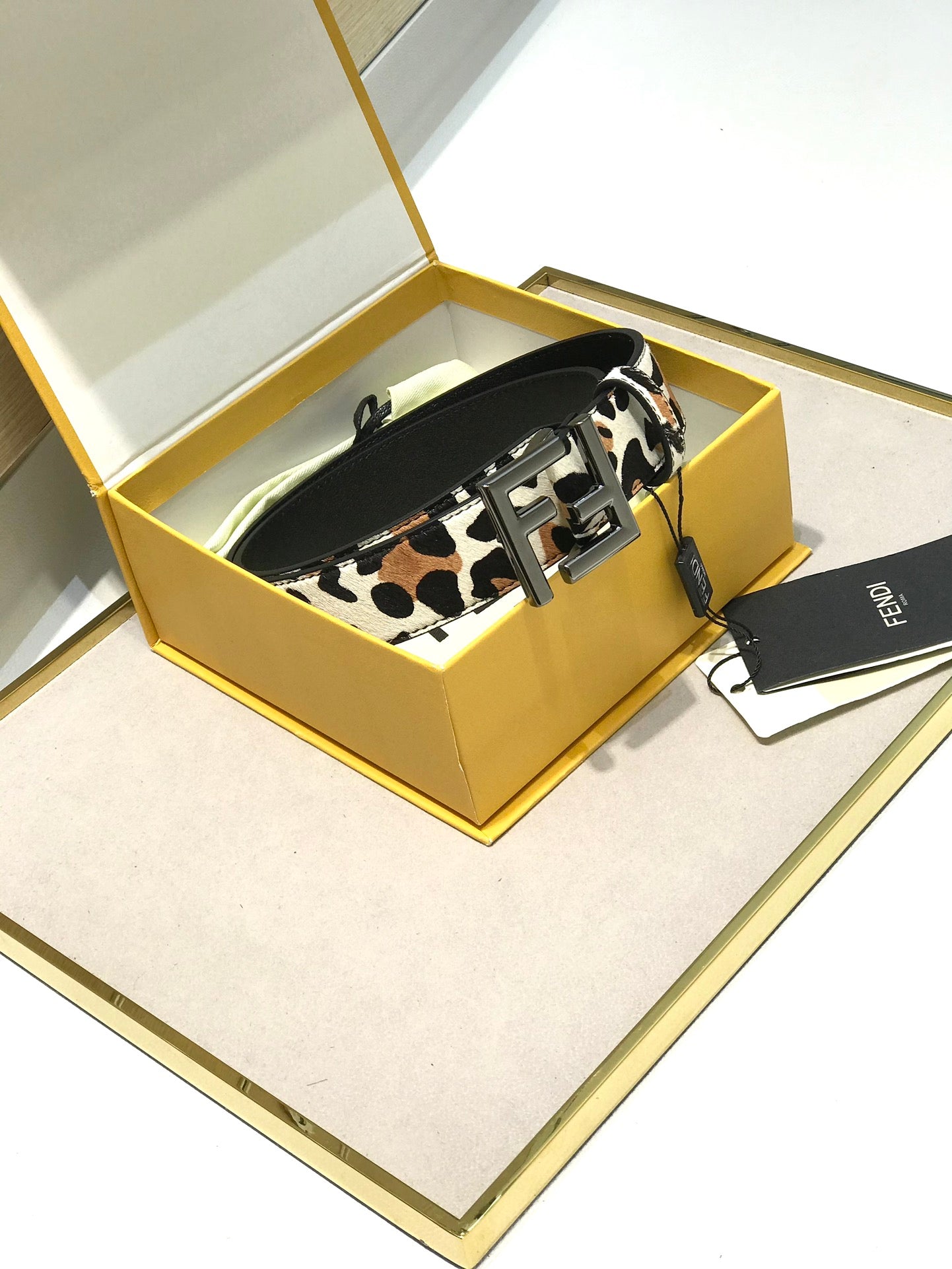 14F94PDE Stylish High quality belt With full package