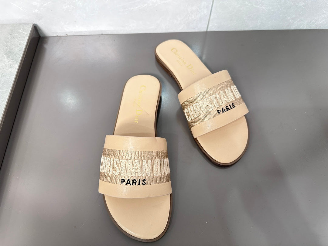 14D32ZDE Stylish slippers