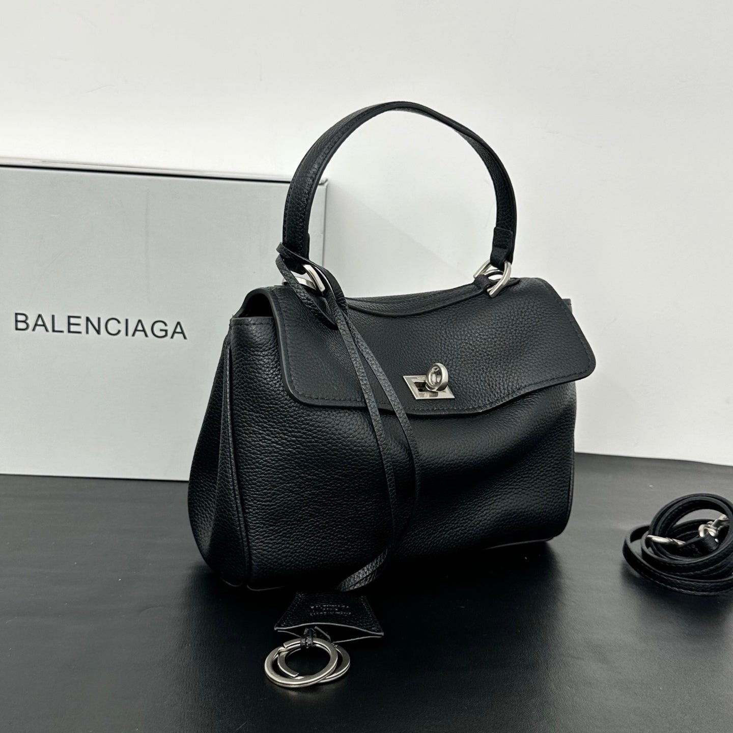 15XJ4BDE Stylish leather bag