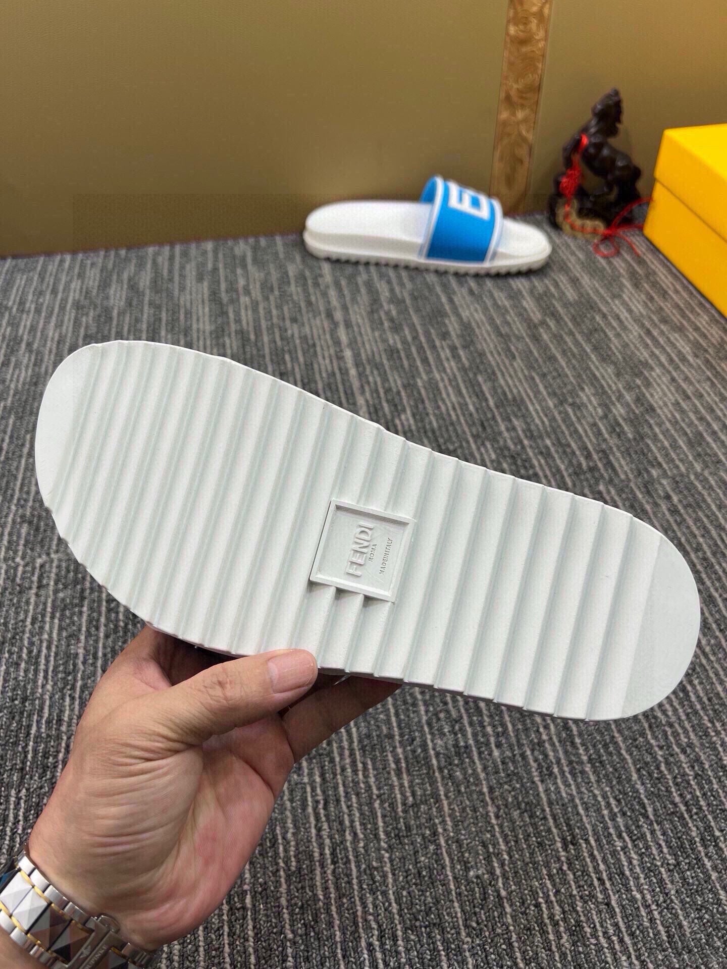 535ZF287ZDE Stylish Slippers