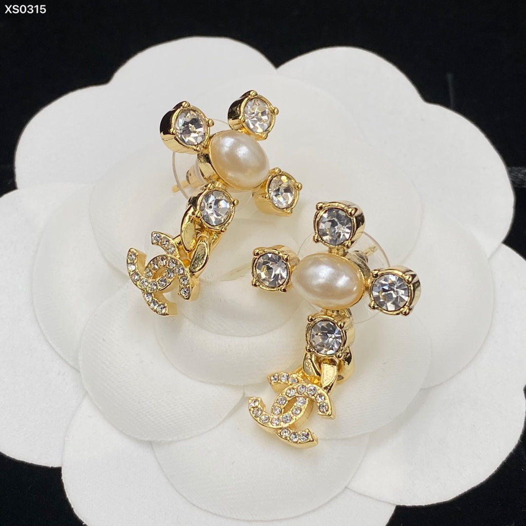 1YC40EDE Stylish Earrings