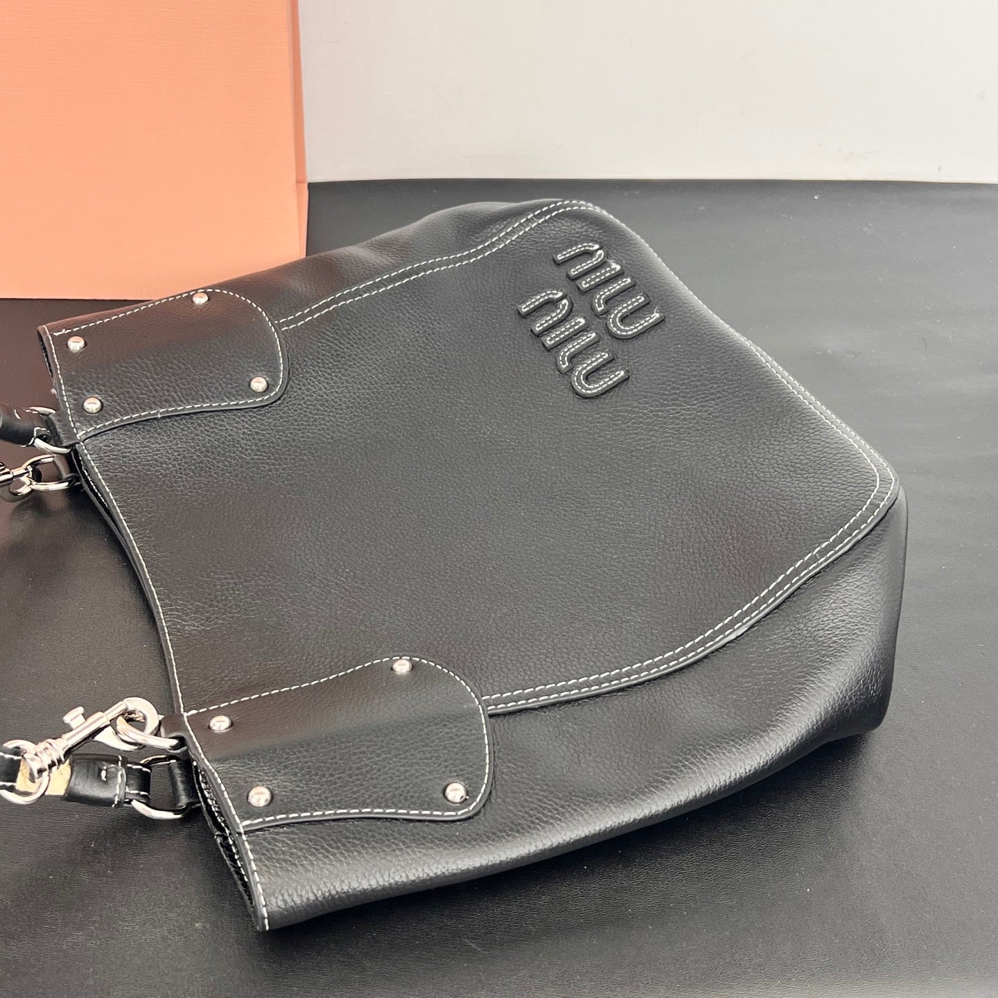 15RA3BDE Stylish leather bag