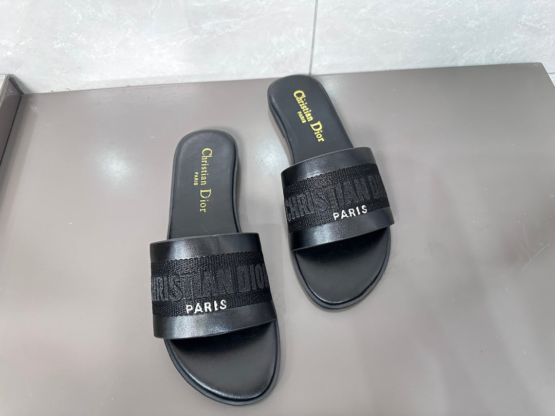 14D32ZDE Stylish slippers