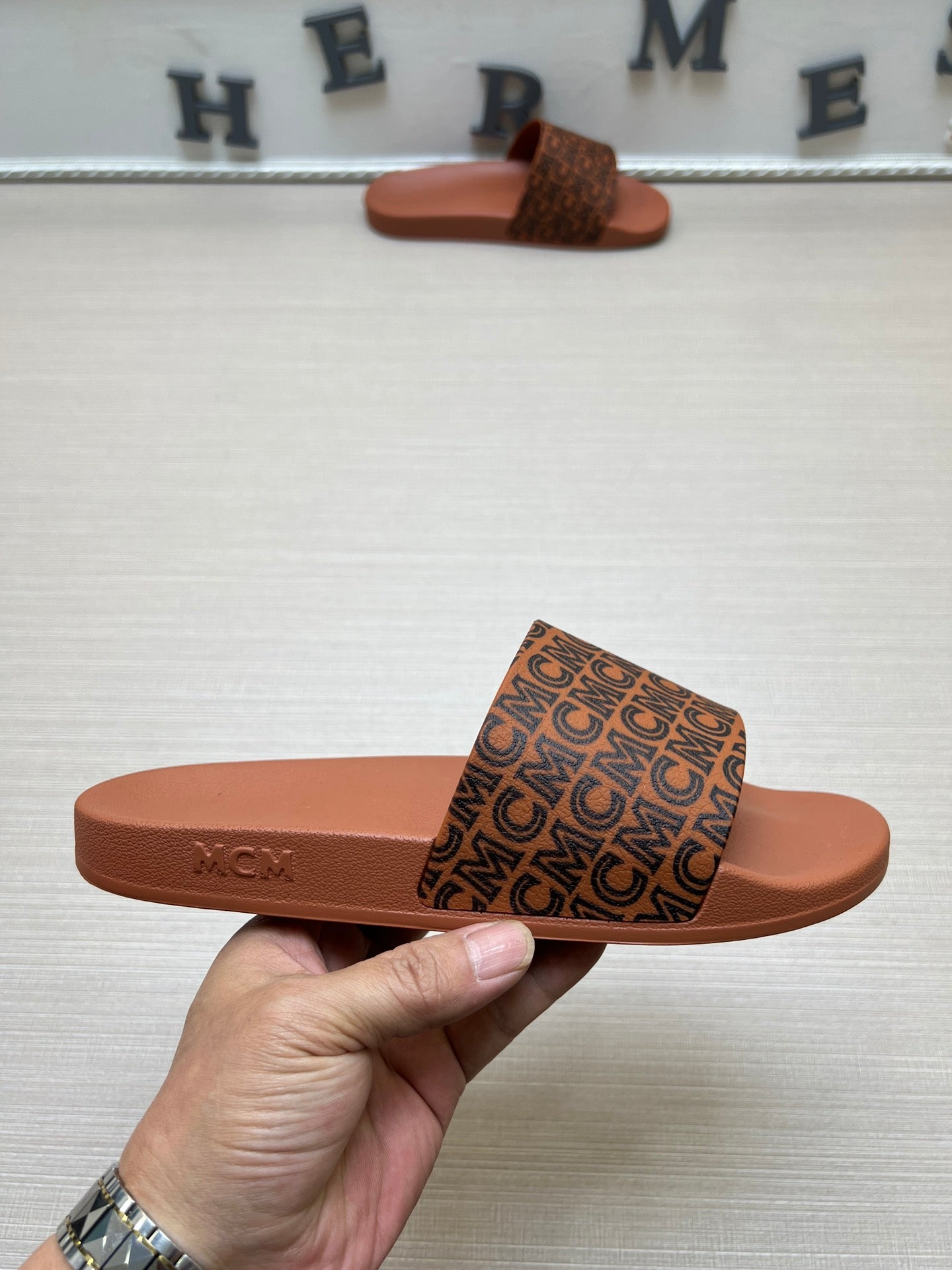 54M45ZDE Stylish slippers