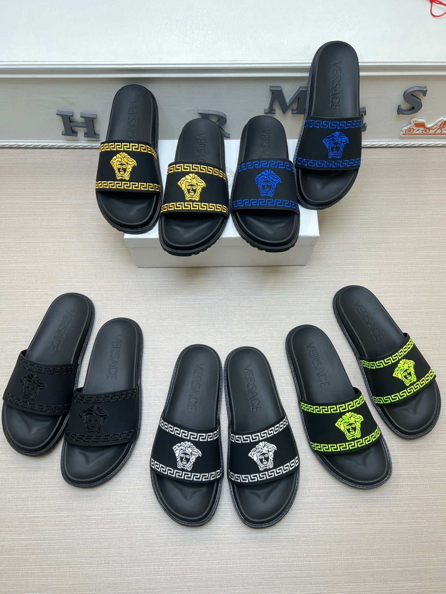 54V53ZDE Stylish slippers